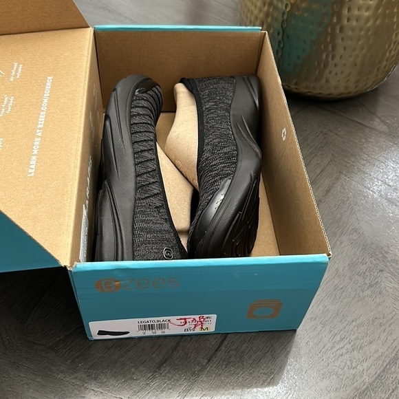 Bzees Legato Women's Slip-ons - Picture 2 of 11